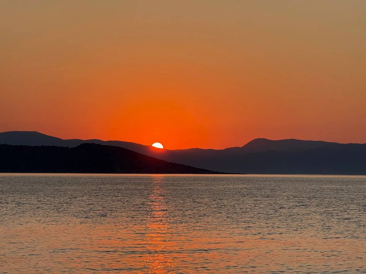 Saronischer Golf im Juli – schwitzen, segeln, staunen - Mojo Sailing logbook entry from Athens, Greece